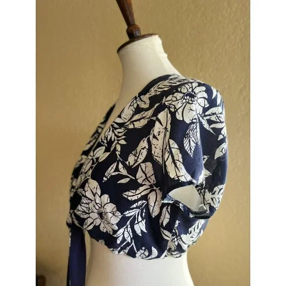 Swell Women's Palmia Floral Navy Blue Tie Front Crop Top Size S M L - Picture 9 of 11